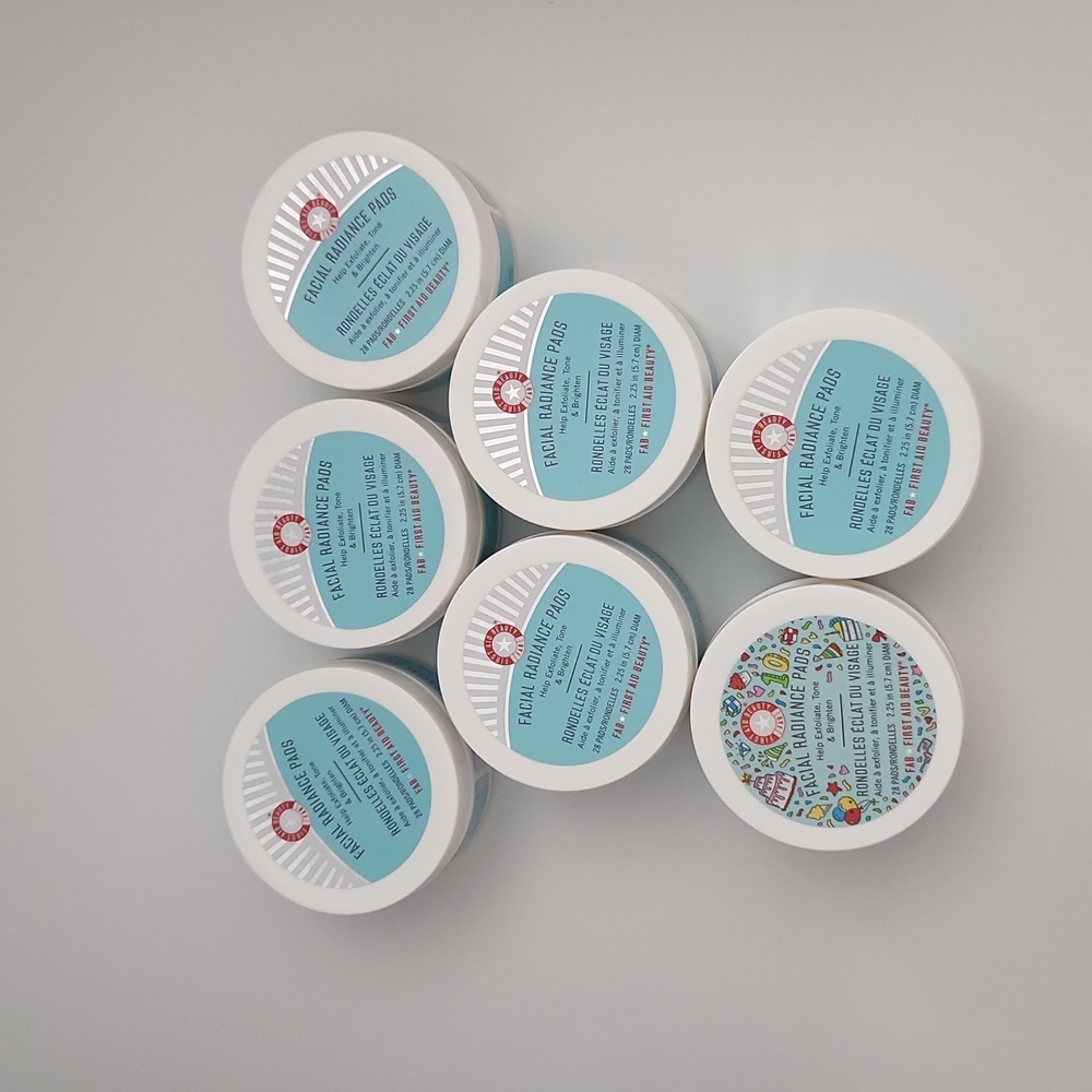 First Aid Beauty - Facial Radiance Pads x7